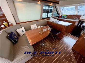 Riviera 45 Flybridge