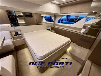 Ferretti 550
