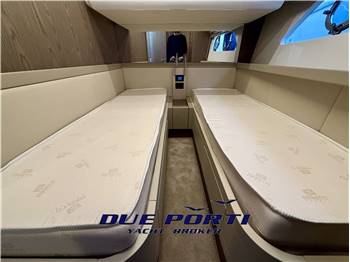 Ferretti 550