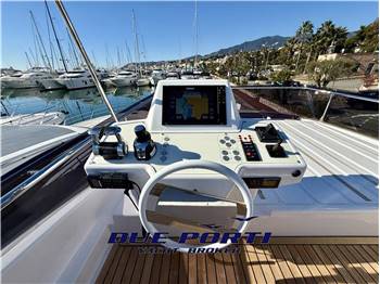 Ferretti 550