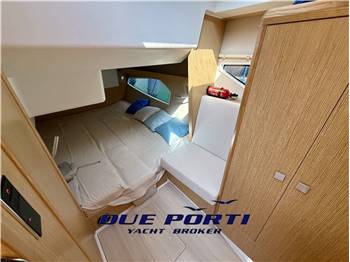 Sealine C330
