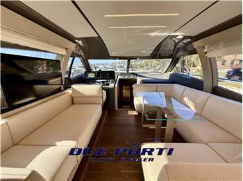 Ferretti 550