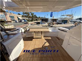 Ferretti 550