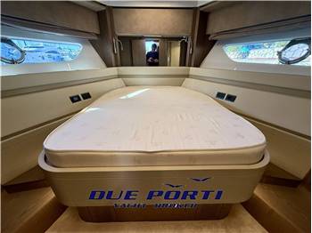 Ferretti 550