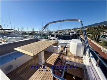 Ferretti 550