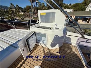 Ferretti 550