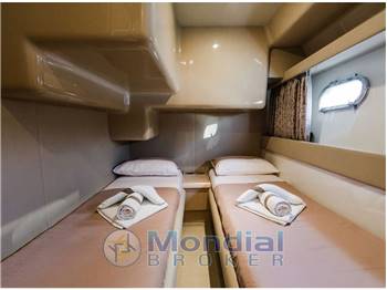 Ferretti Yachts 460