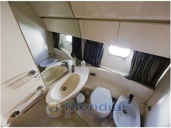 Ferretti Yachts 460