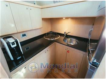 Ferretti Yachts 460
