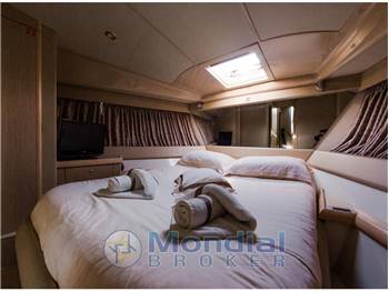 Ferretti Yachts 460