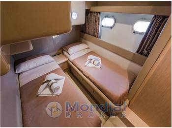 Ferretti Yachts 460