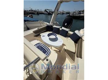 JOKER BOAT CLUBMAN 24 Modello consolle centrale