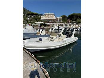 JOKER BOAT CLUBMAN 24 Modello consolle centrale