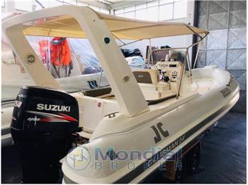 JOKER BOAT CLUBMAN 24 Modello consolle centrale
