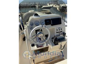 JOKER BOAT CLUBMAN 24 Modello consolle centrale