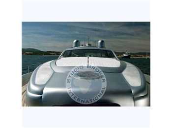 Pershing 76
