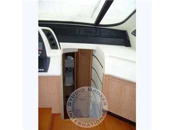Pershing 76