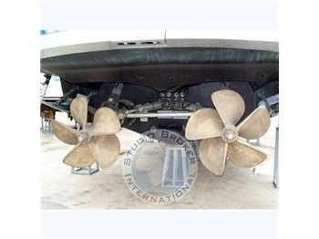 Pershing 76