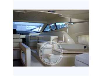 Ferretti 550