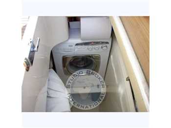 Ferretti 550