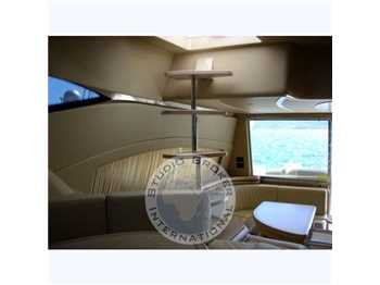 Ferretti 550