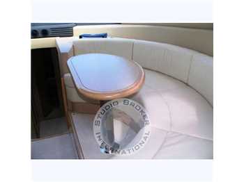 Ferretti 550