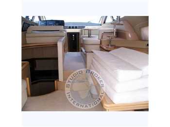 Ferretti 550