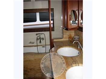 Ferretti Custom line 30