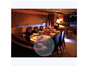 Sunseeker 82 yacht