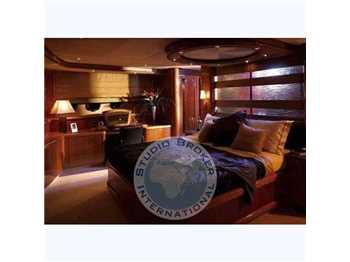 Sunseeker 82 yacht