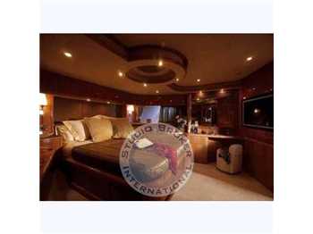 Sunseeker 82 yacht