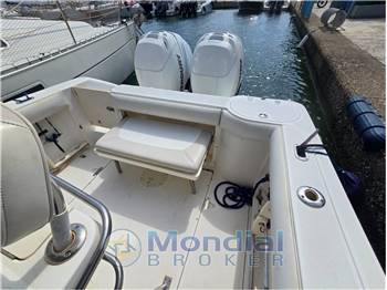 Boston Whaler 270 OUTRAGE