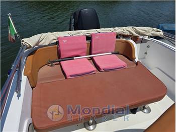Ranieri Shadow 26