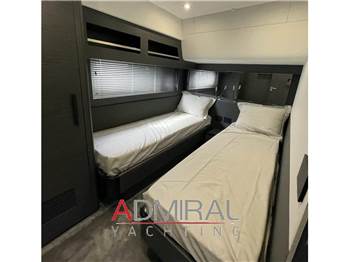 Cayman Yachts F580