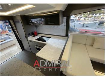 Cayman Yachts F580