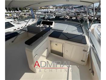 Cayman Yachts F580