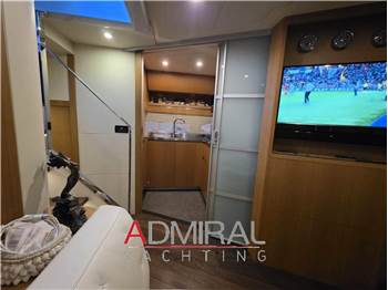 Pershing 56'