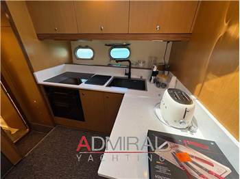 Ferretti Yachts ALTURA 690