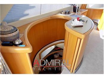 Pershing 76