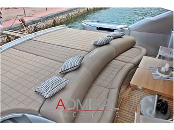 Pershing 76