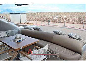 Pershing 76