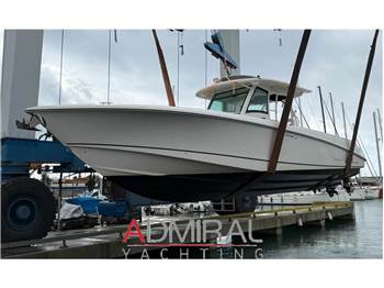 Boston Whaler 370 Outrage