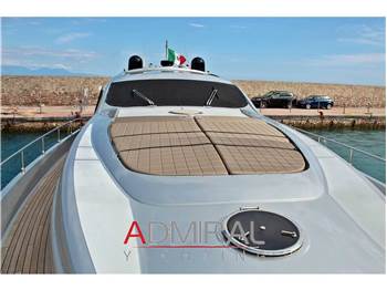 Pershing 76