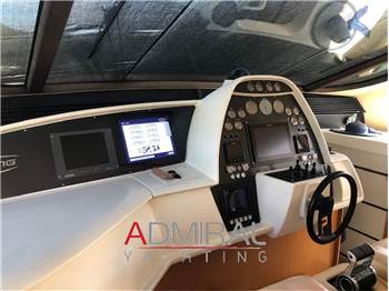 Pershing 76
