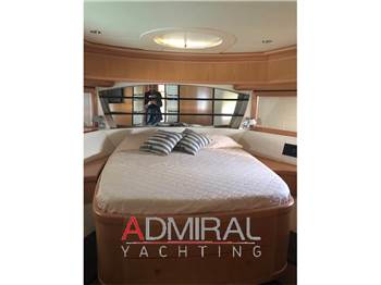 Pershing 76
