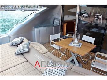 Pershing 76