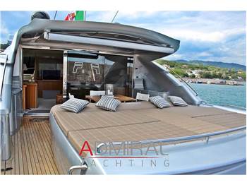 Pershing 76