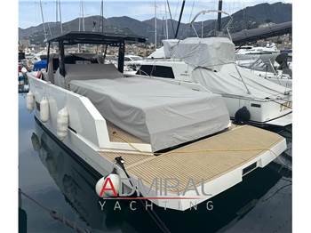 De Antonio Yachts D42 Open