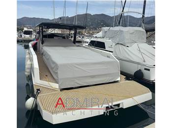 De Antonio Yachts D42 Open