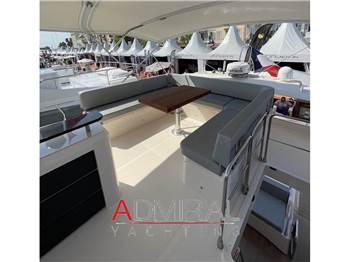 Cayman Yachts F580